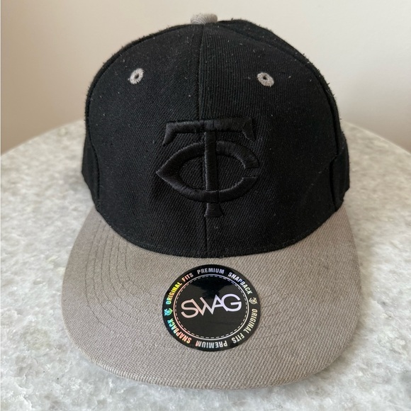 Black and Gray Minnesota Twins Baseball Cap - Picture 2 of 4